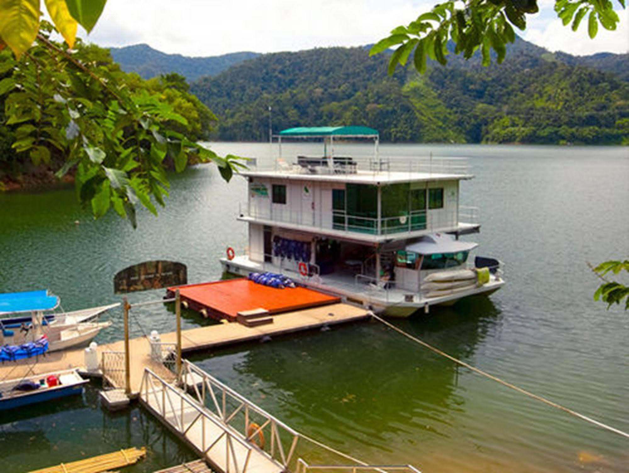 Belum Rainforest Resort Gerik Esterno foto